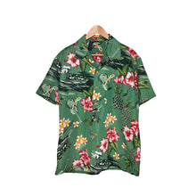 Cargar imagen en el visor de la galería, Green Hawaiian Shirt
