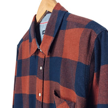 Cargar imagen en el visor de la galería, Flag &amp; Anthem Plaid Shirt
