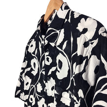 Cargar imagen en el visor de la galería, H&amp;M Black &amp; White Hawaiian Shirt
