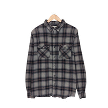Cargar imagen en el visor de la galería, Field &amp; Stream Plaid Shirt
