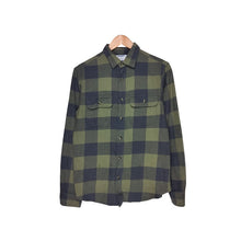 Cargar imagen en el visor de la galería, Old Navy  Green Plaid Shirt
