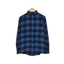 Cargar imagen en el visor de la galería, Croft &amp; Barrow Blue Plaid Shirt
