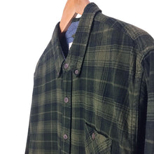 Cargar imagen en el visor de la galería, Weatherproof Plaid Shirt
