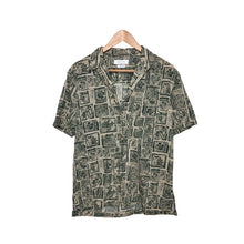 Cargar imagen en el visor de la galería, Urban Outfitters Hawaiian Shirt
