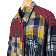 Cargar imagen en el visor de la galería, Urban Outfitters Desings Plaid Shirt
