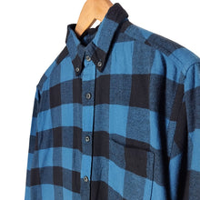 Cargar imagen en el visor de la galería, Croft &amp; Barrow Blue Plaid Shirt
