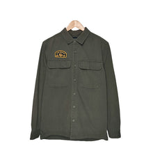 Cargar imagen en el visor de la galería, Pull &amp; Bear Green Shirt
