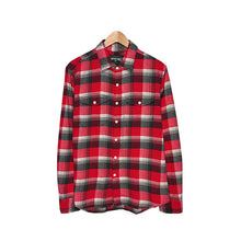 Cargar imagen en el visor de la galería, American Eagle Plaid Shirt
